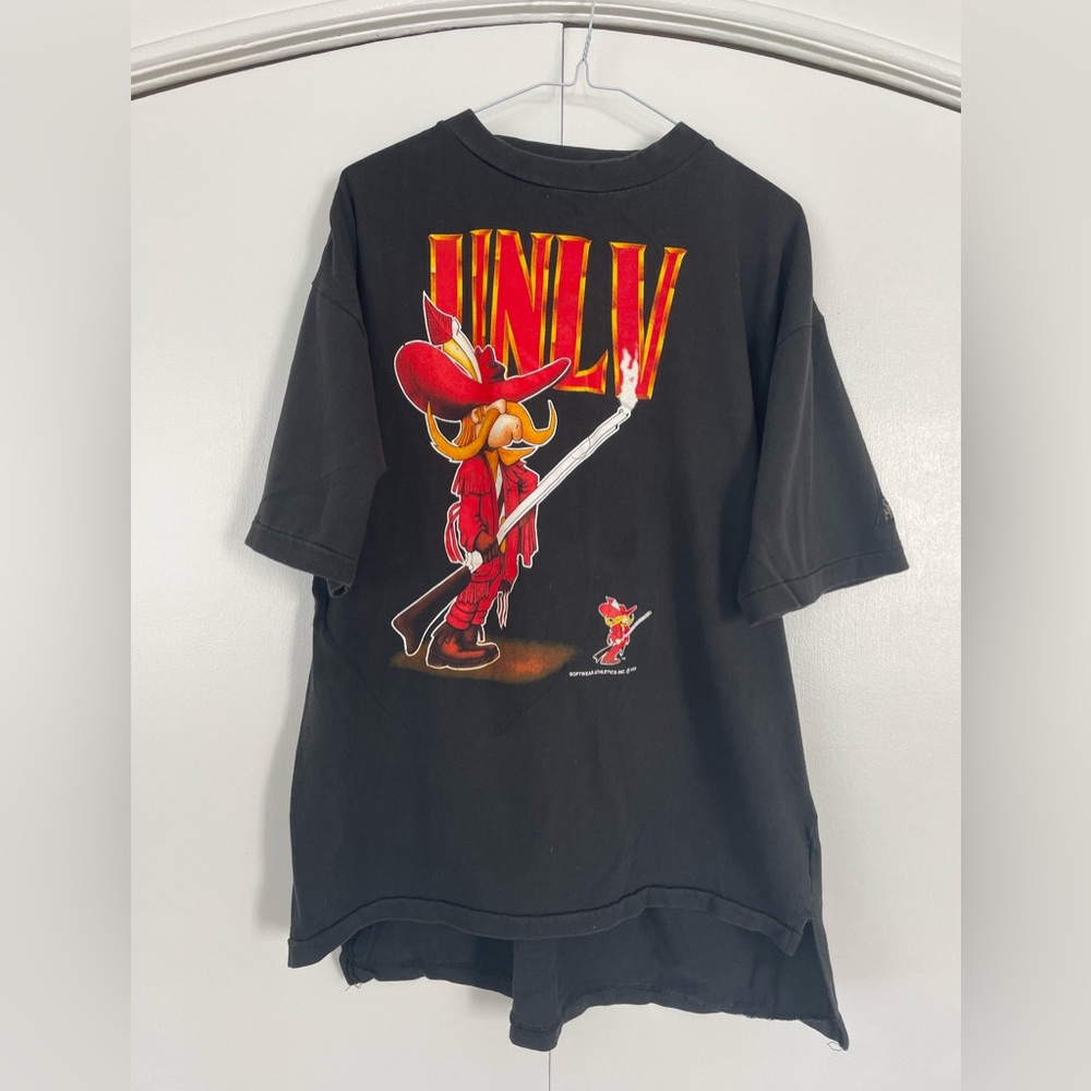 Vintage UNLV Runnin Rebels Graphic Black T-Shirt men’s size large